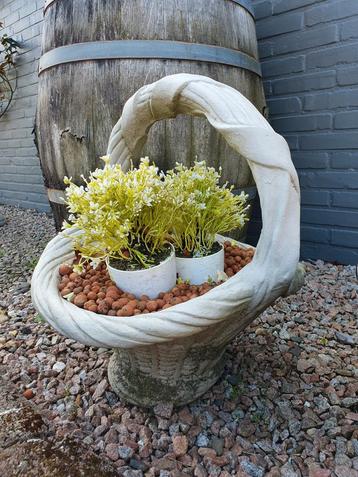 Betonnen Tuinvaas / Tuinmand - Haaksbergen beschikbaar voor biedingen
