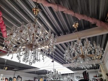 2 x dezelfde kristallen kroon luchters 18 lpnt 450.00 p.s beschikbaar voor biedingen