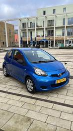 Toyota Aygo 1.0 12V 2010 Blauw AIRCO EN SET WINTERBANDEN, Voorwielaandrijving, 68 pk, Origineel Nederlands, Handgeschakeld