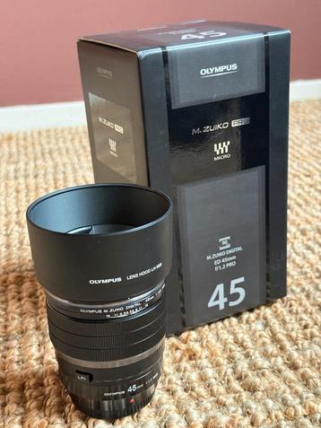 Olympus M. Zuiko ED 45mm f/1.2 pro beschikbaar voor biedingen