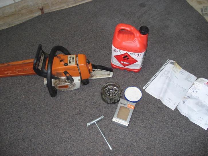 compleet kettingzaag Stihl 026  ,  werkend te zien, Tuin en Terras, Hand-tuingereedschap, Gebruikt, Overige soorten, Ophalen of Verzenden