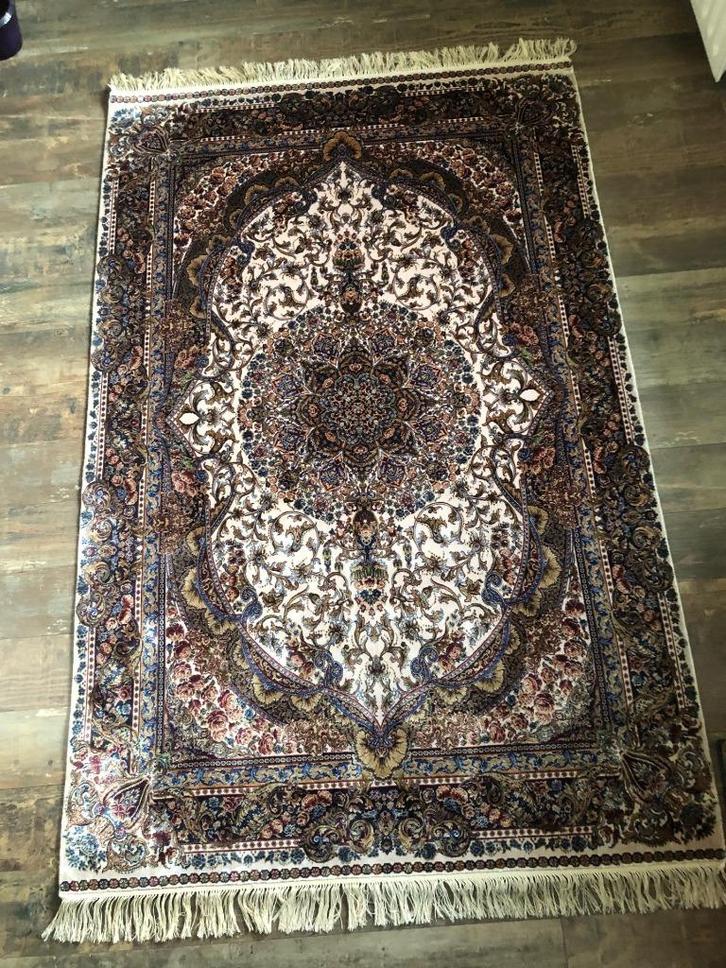 Tapijt uit Kasjmir | modal zijden | 1,15 x 1,80 meter, Huis en Inrichting, Stoffering | Tapijten en Kleden, Nieuw, 100 tot 150 cm