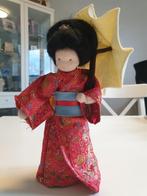 Handwerkatelier Sari wolvilt Japanse dame met parasol 21cm, Nieuw, Figuurtje(s), Wolvilt, Ophalen of Verzenden