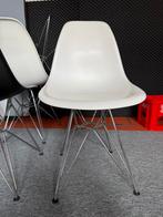 4 Eetkamerstoelen zwart & wit – kunststof – €2,50 per stuk, Ophalen, Kunststof, Gebruikt, Wit