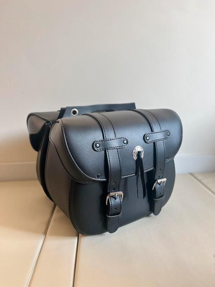 Highway Hawk zadeltassen leer zwart motor harley, Motoren, Accessoires | Koffers en Tassen, Zo goed als nieuw, Ophalen of Verzenden