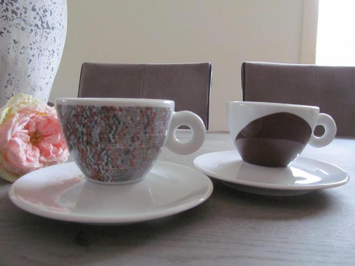 2 Illy 2001 MoMa P.S.1 Artist Kop en Schotels, Huis en Inrichting, Keuken | Servies, Zo goed als nieuw, Kop(pen) en/of Schotel(s)