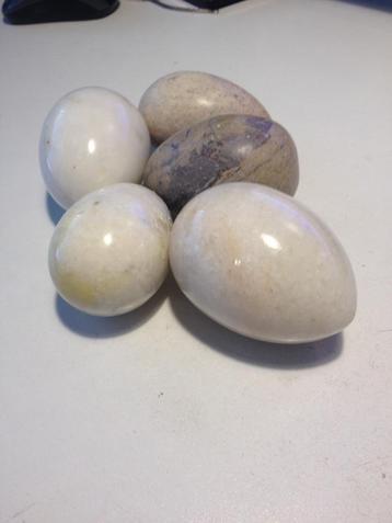 5 marmeren eieren beschikbaar voor biedingen