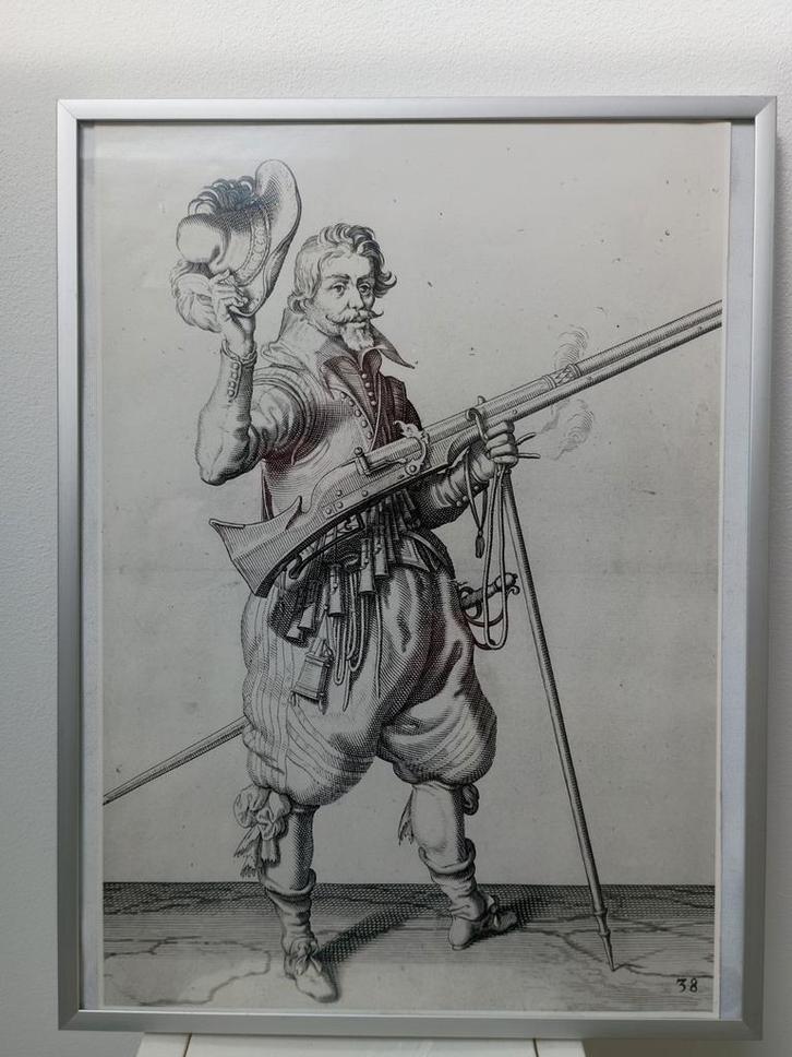 Musketier Prent 17e Eeuw ( grote foto in aluminium lijst), Antiek en Kunst, Kunst | Etsen en Gravures, Ophalen of Verzenden
