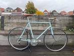 Babyblauwe stadsfiets / racefiets van Raleigh, Fietsen en Brommers, Fietsen | Racefietsen, 28 inch, Gebruikt, 53 tot 57 cm, Ophalen