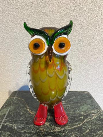 Uil van glas. beschikbaar voor biedingen
