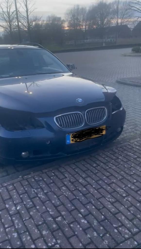 BMW 525d - motorisch goed - mist wat onderdelen, Auto's, BMW, Particulier, 5-Serie, Diesel, Stationwagon, Automaat, Blauw, Zwart
