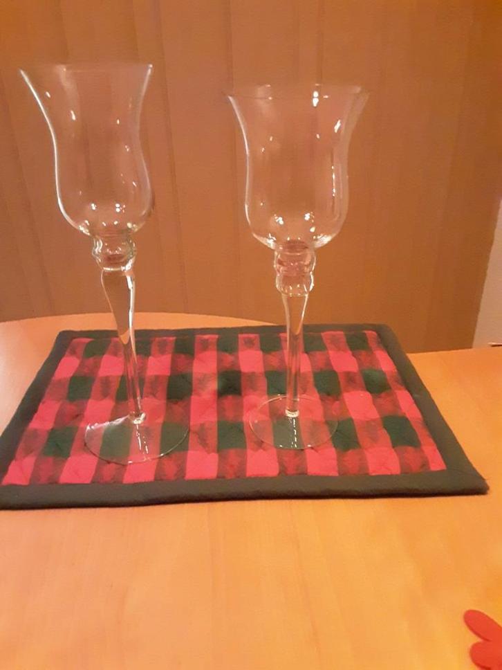 2 HOGE GLAZEN KANDELAARS, Huis en Inrichting, Woonaccessoires | Kandelaars en Kaarsen, Zo goed als nieuw, Minder dan 25 cm, Overige materialen