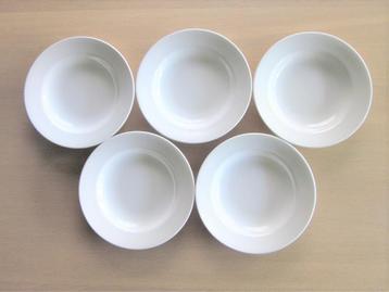 Boch La Louviére 5 roomwitte diepe borden D23,5cm H3,5cm beschikbaar voor biedingen