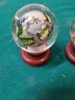 Glazen presse papier met houten standaard twee stuks, Ophalen of Verzenden, 'T Olde Gre-j, Info@toldegrej.nl, Endepoelstraat 20f Didam