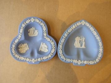 Twee asbakken van Wedgwood 1954 beschikbaar voor biedingen