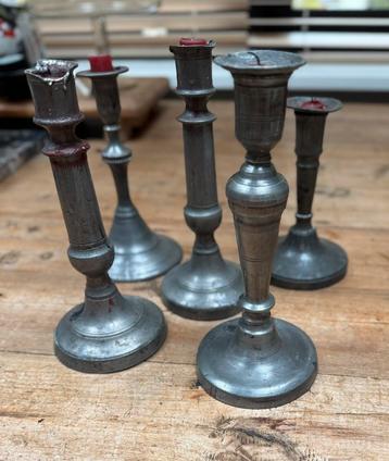 5 tinnen kandelaars beschikbaar voor biedingen