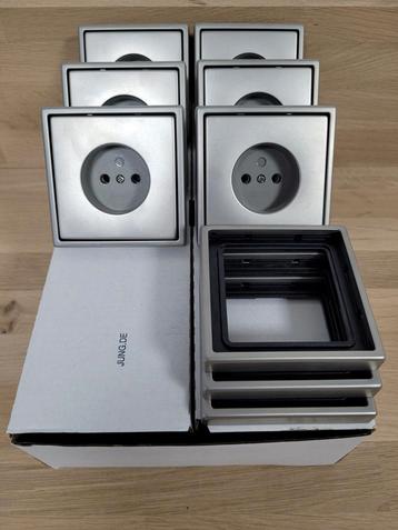 Jung edelstaal WCD stopcontact zonder randaarde 5x (ZGAN) beschikbaar voor biedingen