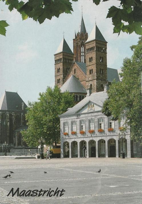 MAASTRICHT Vrijthof Kerk en Hoofdwacht met Duiven, Verzamelen, Ansichtkaarten | Nederland, Gelopen, Limburg, 1980 tot heden, Verzenden