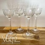 Vier vintage, retro borrelglaasjes, glazen op voet, Verzamelen, Glas en Borrelglaasjes, Gebruikt, -, -, Ophalen of Verzenden