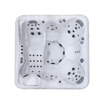 Buitenwhirlpool voor 6 personen (5 zitplaatsen + 1 ligstoel) beschikbaar voor biedingen