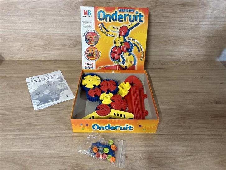 Onderuit vernieuwde versie [3713], Hobby en Vrije tijd, Gezelschapsspellen | Bordspellen, Zo goed als nieuw, Ophalen of Verzenden