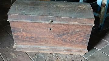 Antieke dekenkist  beschikbaar voor biedingen