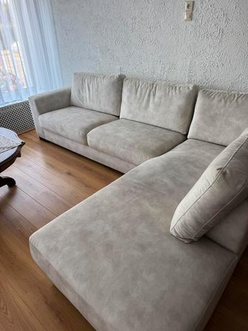 Zeer mooie beige stoffen hoekbank (alcantara) beschikbaar voor biedingen