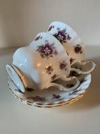 ROYAL ALBERT SWEET VIOLETS - 2 kop/schotels herenmodel nieuw, Ophalen of Verzenden, Zo goed als nieuw, Porselein, Kop en/of schotel