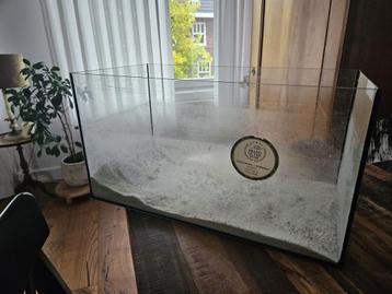 Leeg aquarium 60 cm weg = weg  beschikbaar voor biedingen