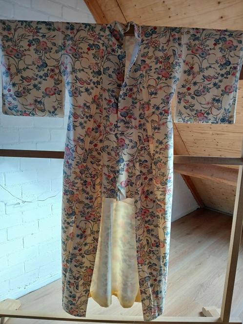 Traditionele Japanse Kimono matsu momiji kiku, Antiek en Kunst, Antiek | Kleding en Accessoires, Ophalen of Verzenden