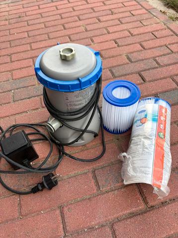 Zwembad filter pomp incl. 2 nieuwe filters beschikbaar voor biedingen