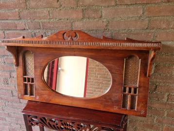Antieke Wandspiegel met Houten Frame beschikbaar voor biedingen