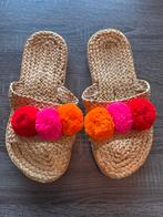 Ibiza rotan slippers met pompons maat 42/43, Kleding | Dames, Schoenen, Slippers, Overige kleuren, Ophalen of Verzenden, Zo goed als nieuw