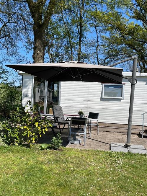 Zweefparasol vierkant 3 meter, met zware voet en hoes, Tuin en Terras, Parasols, Gebruikt, Zweefparasol, 2 tot 3 meter, Kantelbaar