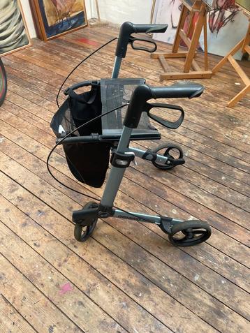 Opklapbare rollator beschikbaar voor biedingen
