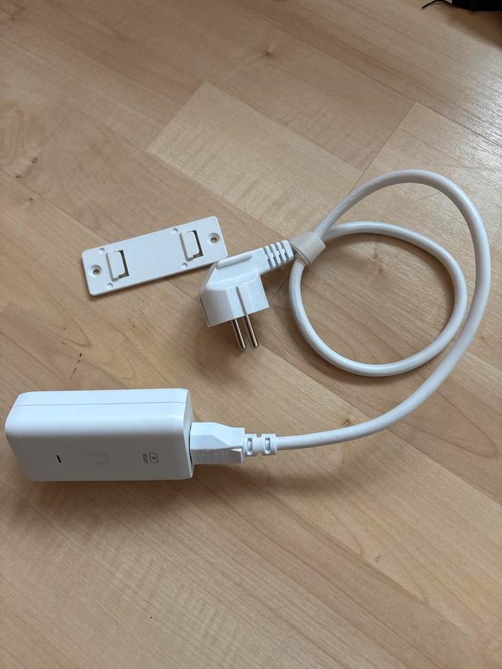 Ubiquiti GP-v480-032G PoE Injector met Muurbeugel, Computers en Software, Netwerk switches, Gebruikt, Ophalen of Verzenden