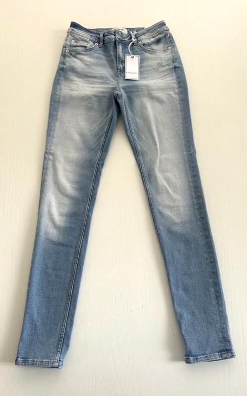 SPLINTERNIEUW Etiquett Essentiels slim fit jeans blauw 27/32, Kleding | Dames, Spijkerbroeken en Jeans, Nieuw, W27 (confectie 34) of kleiner