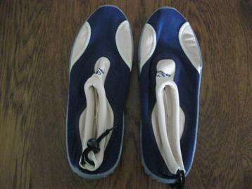 Badschoenen / maat 42 beschikbaar voor biedingen