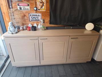 Massieve dressoir