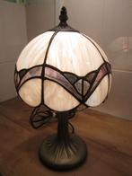 Tiffany tafellamp met golven, Huis en Inrichting, Lampen | Tafellampen, Ophalen of Verzenden, Tiffany, Minder dan 50 cm, Glas