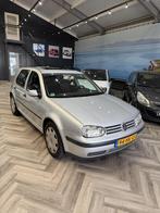 Volkswagen Golf 1.6-16V Trendline, Voorwielaandrijving, Metallic lak, Stof, Zwart
