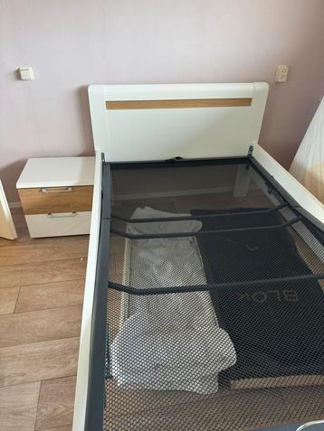 Twijfelaar bed 130 cm breed beschikbaar voor biedingen