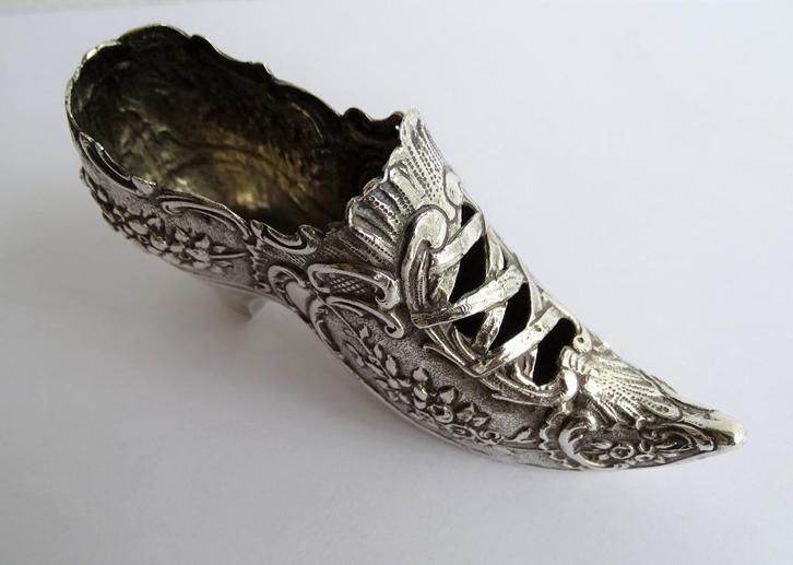 Antiek zilver groot miniatuur Damesschoen speldenkussen, Antiek en Kunst, Antiek | Goud en Zilver, Zilver, Ophalen of Verzenden