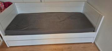 Fijn kinderbed met lattenbodem beschikbaar voor biedingen