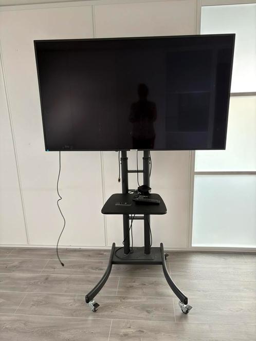 groot presentatie scherm 65” met standaard apple tv, Computers en Software, Monitoren, Zo goed als nieuw, IPS, Ultra HD (4K), Ophalen