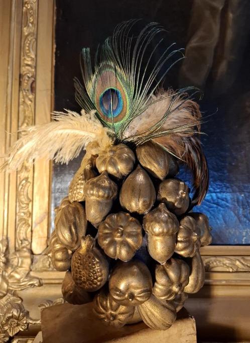 Aardewerken/keramiek vaas in antieke stijl met fruit, noten, Huis en Inrichting, Woonaccessoires | Vazen, Nieuw, Overige kleuren