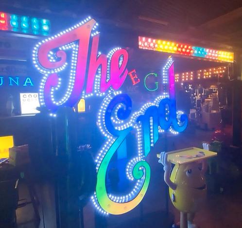 Grote reclame lamp/verlichting van leuke tekst " the end ", Verzamelen, Merken en Reclamevoorwerpen, Zo goed als nieuw, Lichtbak of (neon) lamp