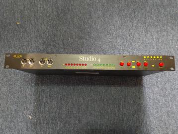 Opcode Studio 4 midi merger beschikbaar voor biedingen