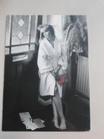Dame met badjas., Ophalen of Verzenden, Voor 1920, Overige thema's
