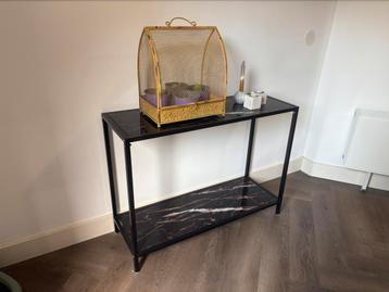 Sidetable met glasplaten (marmerlook) beschikbaar voor biedingen
